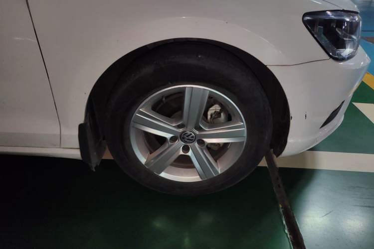 Used Volkswagen Lamando 2017 230TSI DSG Fashion Edition Right Front Wheel Hub
