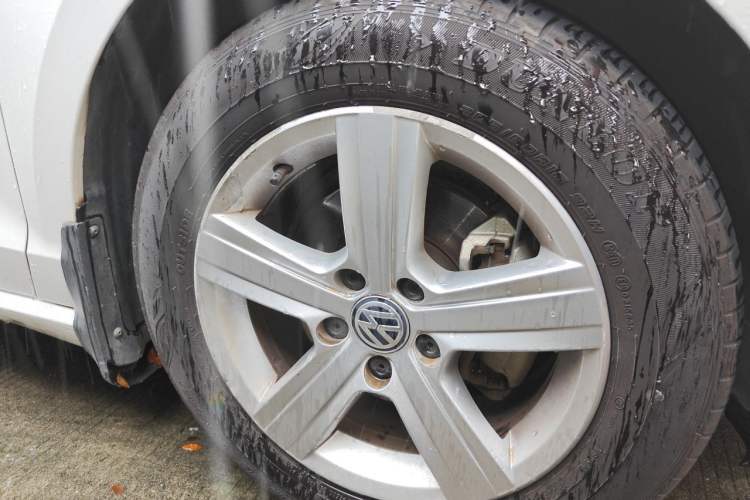 Used Volkswagen Lamando 2017 230TSI DSG Fashion Edition Right Front Wheel Hub