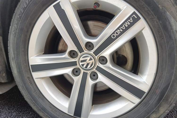 Used Volkswagen Lamando 2017 230TSI DSG Fashion Edition Right Front Wheel Hub