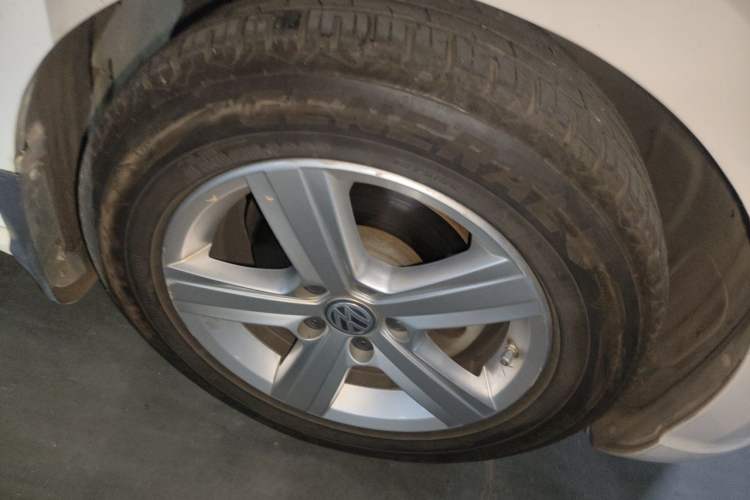 Used Volkswagen Lamando 2017 230TSI DSG Fashion Edition Right Front Wheel Hub