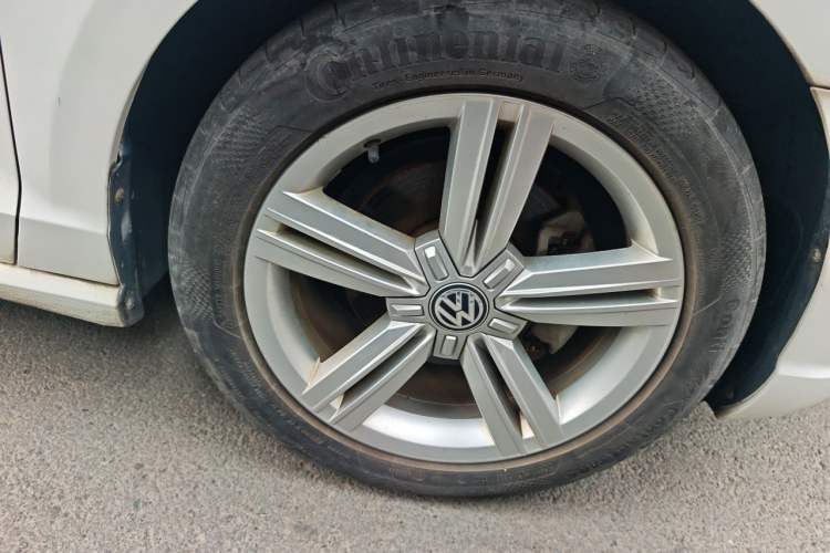 Used Volkswagen Lamando 2017 280TSI DSG Comfort Edition Right Front Wheel Hub