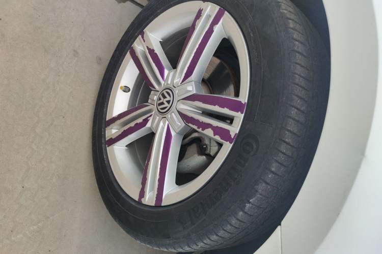 Used Volkswagen Lamando 2017 280TSI DSG Comfort Edition Right Front Wheel Hub