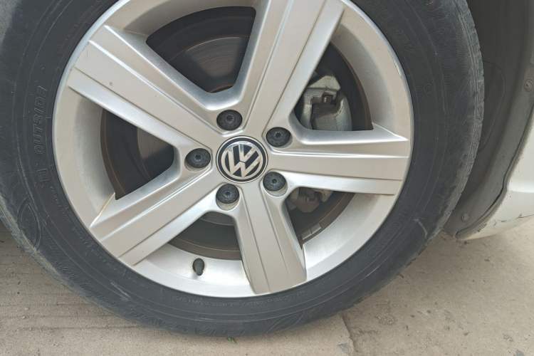 Used Volkswagen Lamando 2017 230TSI DSG Fashion Edition Right Front Wheel Hub