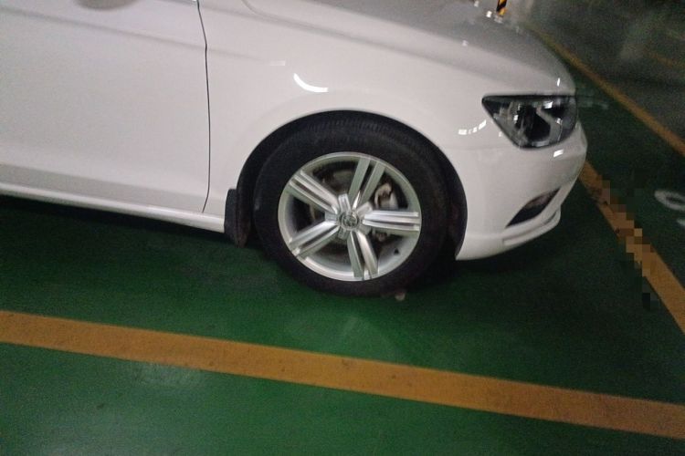 Used Volkswagen Lamando 2017 280TSI DSG Comfort Edition Right Front Wheel Hub