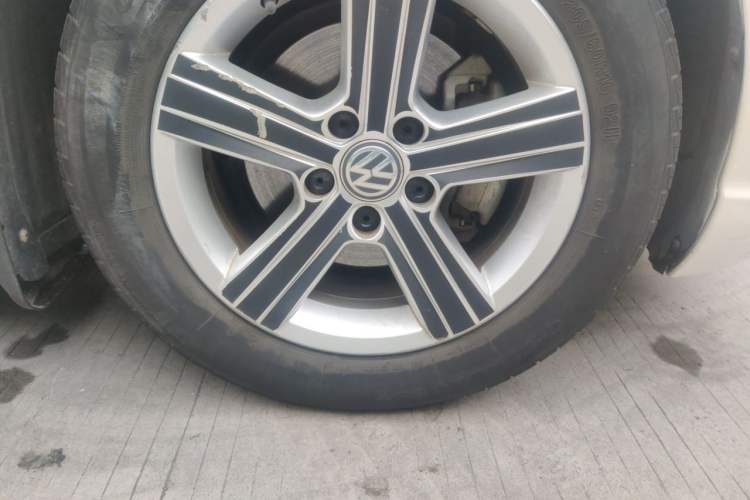 Used Volkswagen Lamando 2017 230TSI DSG Fashion Edition Right Front Wheel Hub
