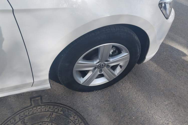 Used Volkswagen Lamando 2017 230TSI DSG Fashion Edition Right Front Wheel Hub