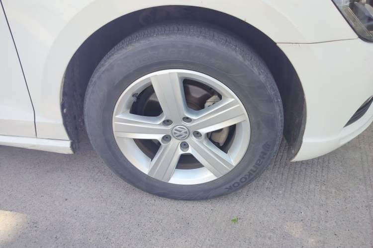 Used Volkswagen Lamando 2017 230TSI DSG Fashion Edition Right Front Wheel Hub
