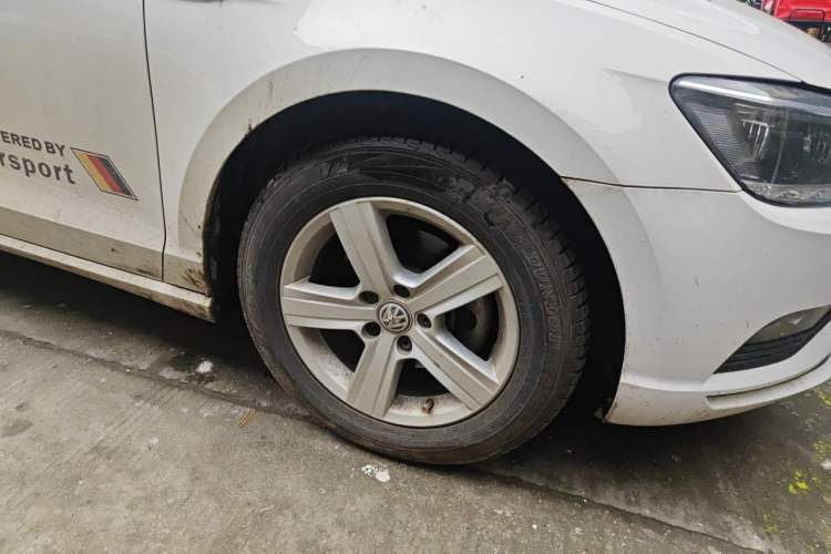 Used Volkswagen Lamando 2017 230TSI Manual Trend Edition Right Front Wheel Hub