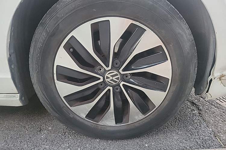 Used Volkswagen Lamando 2017 230TSI DSG Fashion Edition Right Front Wheel Hub