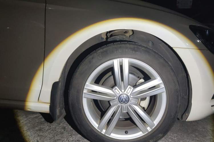 Used Volkswagen Lamando 2017 280TSI DSG Comfort Edition Right Front Wheel Hub