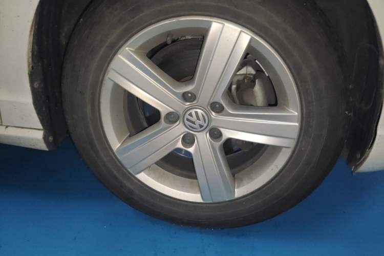 Used Volkswagen Lamando 2017 230TSI DSG Fashion Edition Right Front Wheel Hub