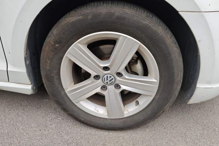 Used Volkswagen Lamando 2017 230TSI DSG Fashion Edition Right Front Wheel Hub