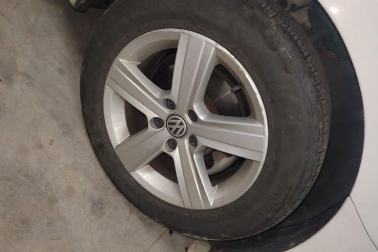 Used Volkswagen Lamando 2017 230TSI DSG Fashion Edition Right Front Wheel Hub