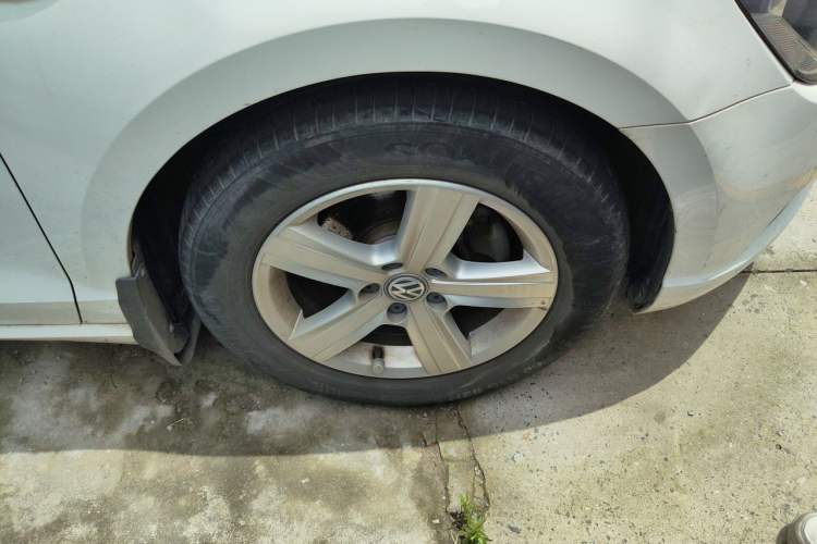 Used Volkswagen Lamando 2017 230TSI DSG Fashion Edition Right Front Wheel Hub