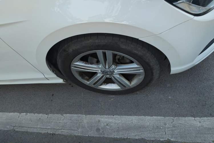 Used Volkswagen Lamando 2017 280TSI DSG Comfort Edition Right Front Wheel Hub