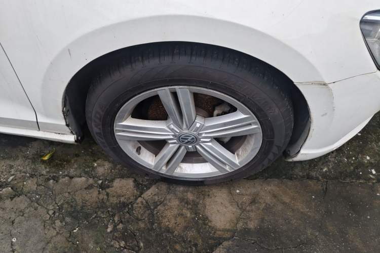 Used Volkswagen Lamando 2017 280TSI DSG Comfort Edition Right Front Wheel Hub