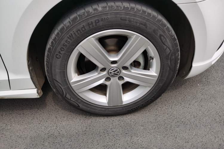 Used Volkswagen Lamando 2017 230TSI DSG Fashion Edition Right Front Wheel Hub