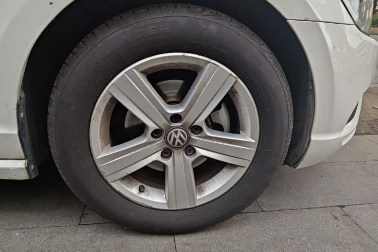 Used Volkswagen Lamando 2017 230TSI DSG Fashion Edition Right Front Wheel Hub