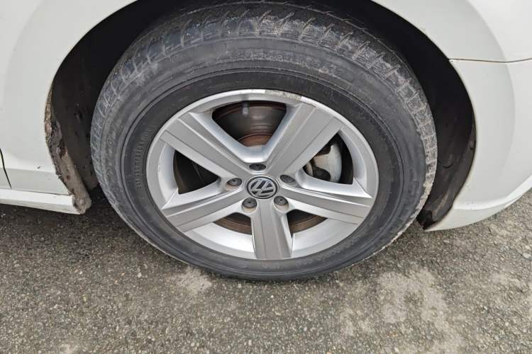 Used Volkswagen Lamando 2017 230TSI DSG Fashion Edition Right Front Wheel Hub