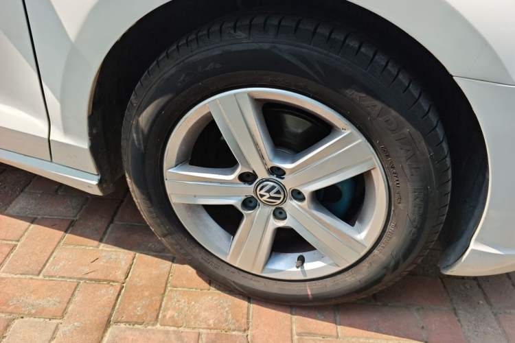 Used Volkswagen Lamando 2017 230TSI DSG Fashion Edition Right Front Wheel Hub