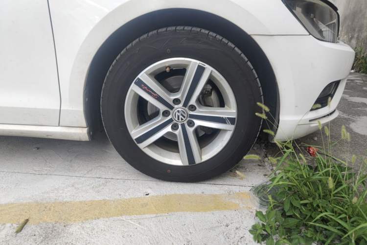 Used Volkswagen Lamando 2017 230TSI DSG Fashion Edition Right Front Wheel Hub