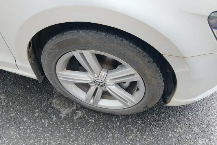 Used Volkswagen Lamando 2017 280TSI DSG Comfort Edition Right Front Wheel Hub
