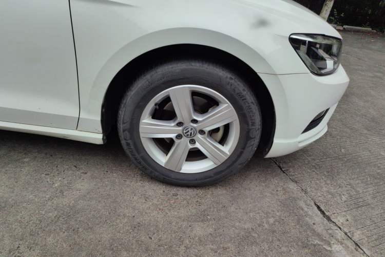 Used Volkswagen Lamando 2017 230TSI DSG Fashion Edition Right Front Wheel Hub