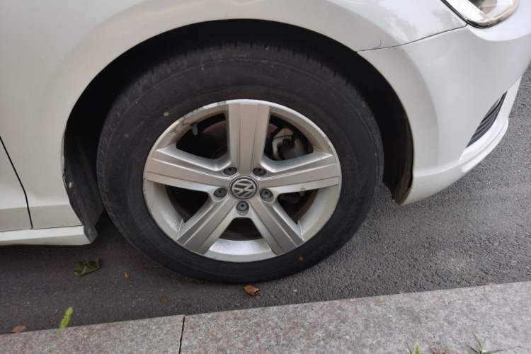 Used Volkswagen Lamando 2017 230TSI DSG Fashion Edition Right Front Wheel Hub