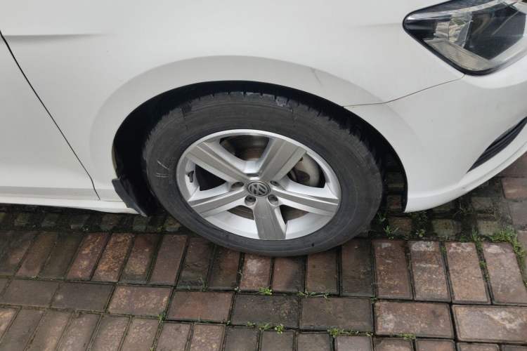 Used Volkswagen Lamando 2017 230TSI DSG Fashion Edition Right Front Wheel Hub