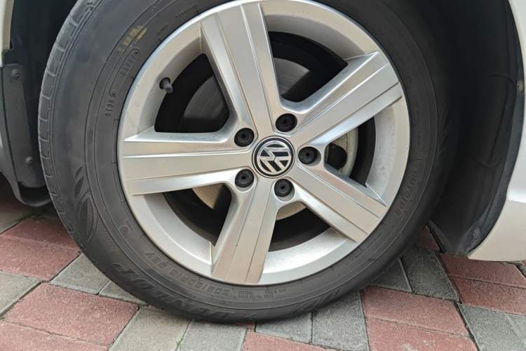 Used Volkswagen Lamando 2017 230TSI DSG Fashion Edition Right Front Wheel Hub