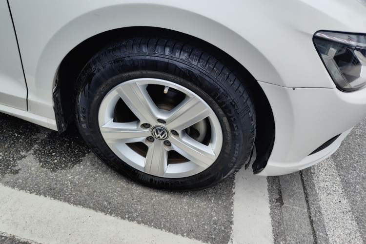 Used Volkswagen Lamando 2017 230TSI DSG Fashion Edition Right Front Wheel Hub