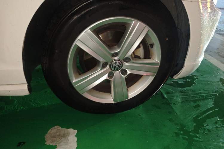 Used Volkswagen Lamando 2017 230TSI DSG Fashion Edition Right Front Wheel Hub