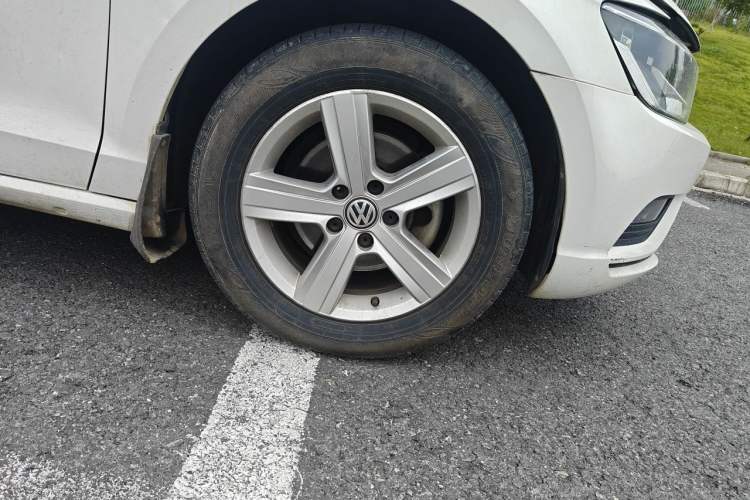 Used Volkswagen Lamando 2017 230TSI DSG Fashion Edition Right Front Wheel Hub