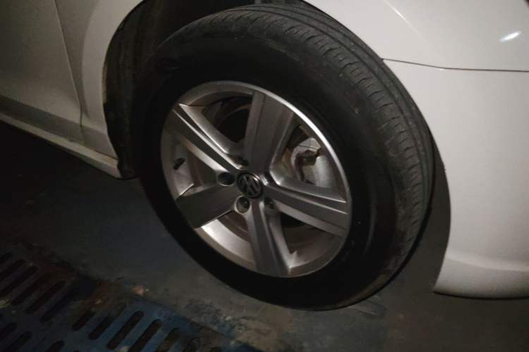 Used Volkswagen Lamando 2017 230TSI DSG Fashion Edition Right Front Wheel Hub