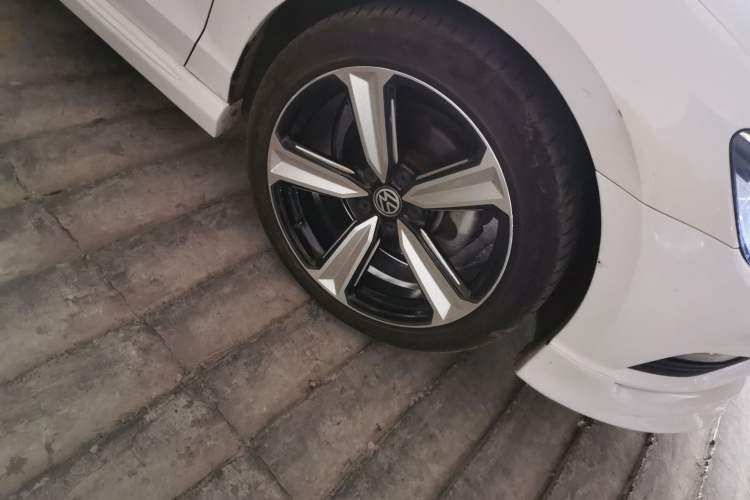 Used Volkswagen Lamando 2017 230TSI DSG Fashion Edition Right Front Wheel Hub