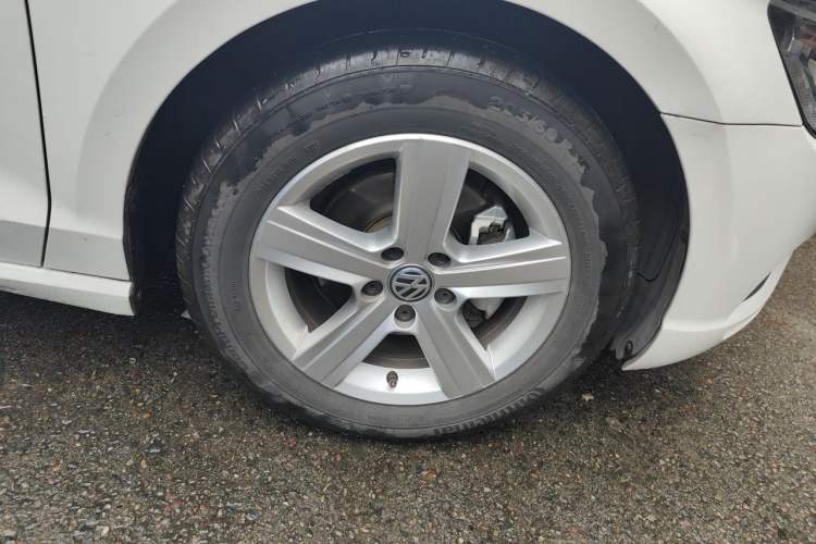 Used Volkswagen Lamando 2017 230TSI DSG Fashion Edition Right Front Wheel Hub