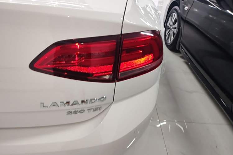 Used Volkswagen Lamando 2017 280TSI DSG Luxury Edition Right Rear Taillight