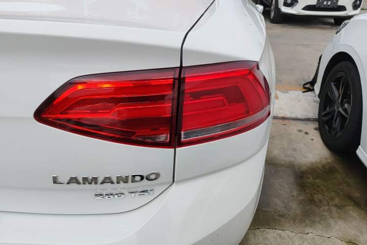 Used Volkswagen Lamando 2017 280TSI DSG Comfort Edition Right Rear Taillight