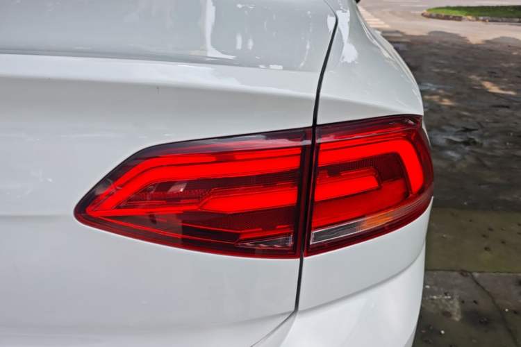 Used Volkswagen Lamando 2017 280TSI DSG Comfort Edition Right Rear Taillight