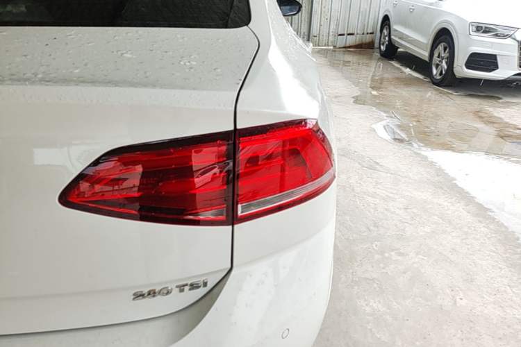 Used Volkswagen Lamando 2017 280TSI DSG Luxury Edition Right Rear Taillight