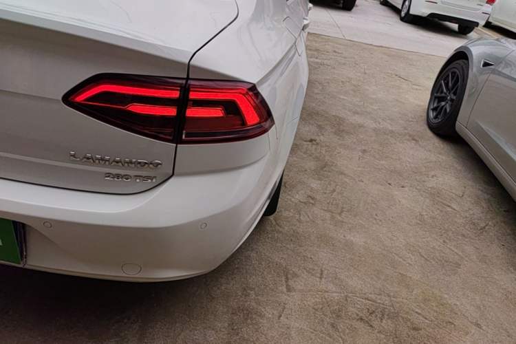 Used Volkswagen Lamando 2017 280TSI DSG Comfort Edition Right Rear Taillight