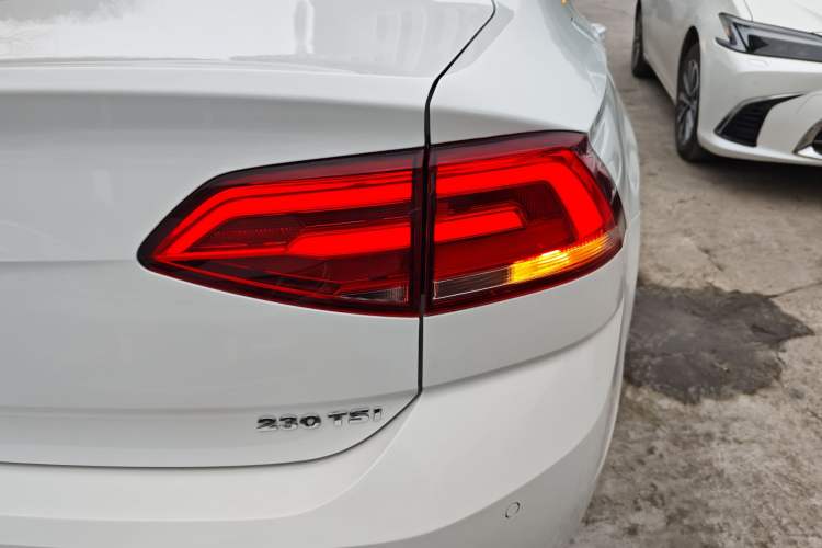 Used Volkswagen Lamando 2017 230TSI Manual Trend Edition Right Rear Taillight