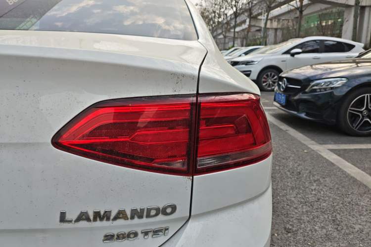 Used Volkswagen Lamando 2017 280TSI DSG Comfort Edition Right Rear Taillight