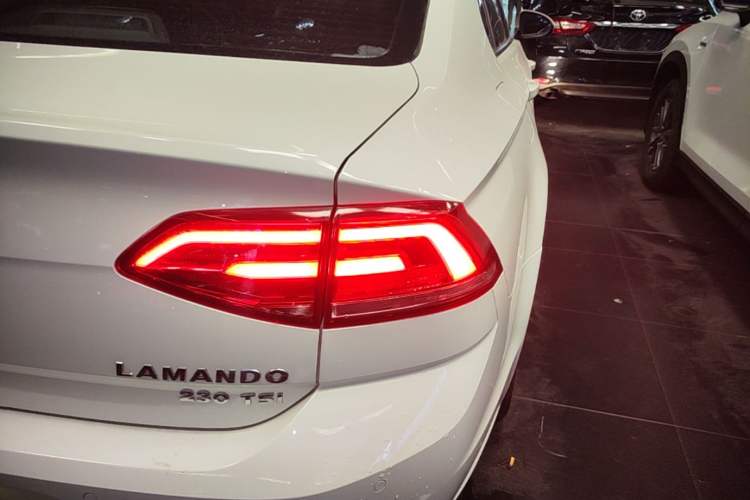 Used Volkswagen Lamando 2017 230TSI DSG Fashion Edition Right Rear Taillight