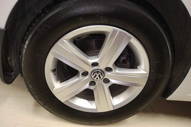 Used Volkswagen Lamando 2017 230TSI DSG Fashion Edition Right Rear Wheel Hub