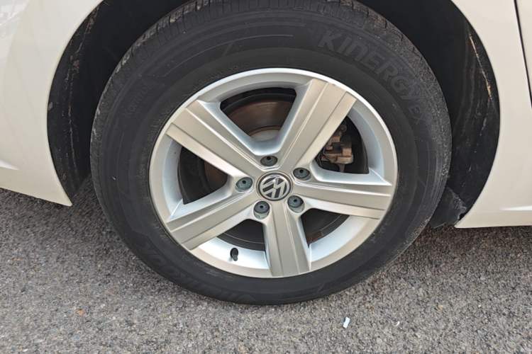 Used Volkswagen Lamando 2017 230TSI DSG Fashion Edition Right Rear Wheel Hub
