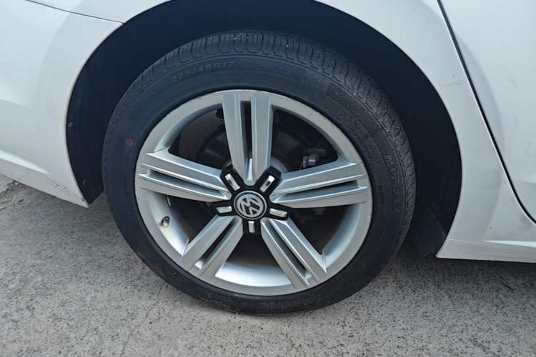 Used Volkswagen Lamando 2017 230TSI DSG Fashion Edition Right Rear Wheel Hub