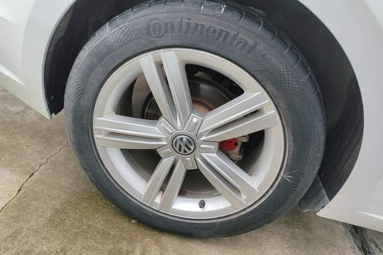 Used Volkswagen Lamando 2017 280TSI DSG Comfort Edition Right Rear Wheel Hub