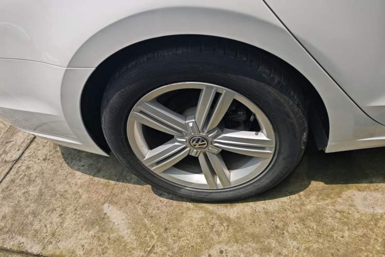 Used Volkswagen Lamando 2017 280TSI DSG Comfort Edition Right Rear Wheel Hub
