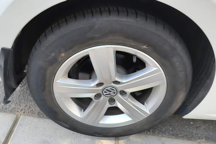 Used Volkswagen Lamando 2017 230TSI DSG Fashion Edition Right Rear Wheel Hub